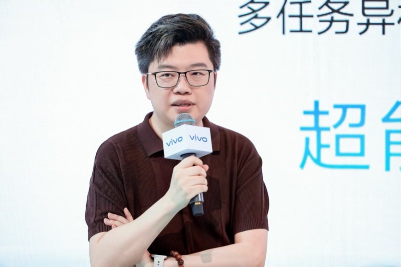 vivo X Fold 6搭载天玑 9500,双 NPU 架构让 AI 从能用到爽用 vivo X Fold 6搭载天玑 9500,双 NPU 架构让 AI 从能用到爽用